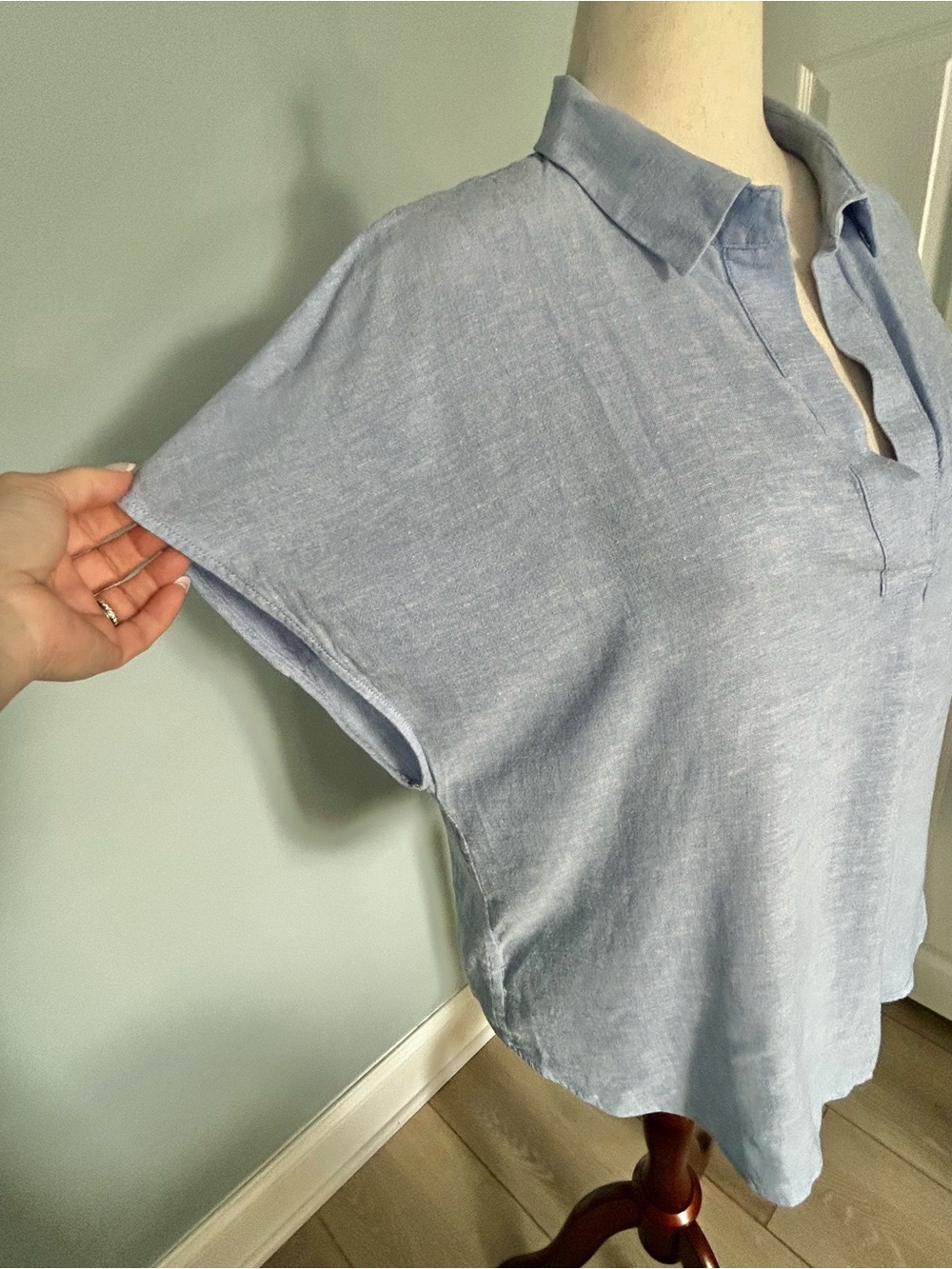 Banana Republic Women's Linen-Blend Popover Shirt, size Large - Picture 5 of 10